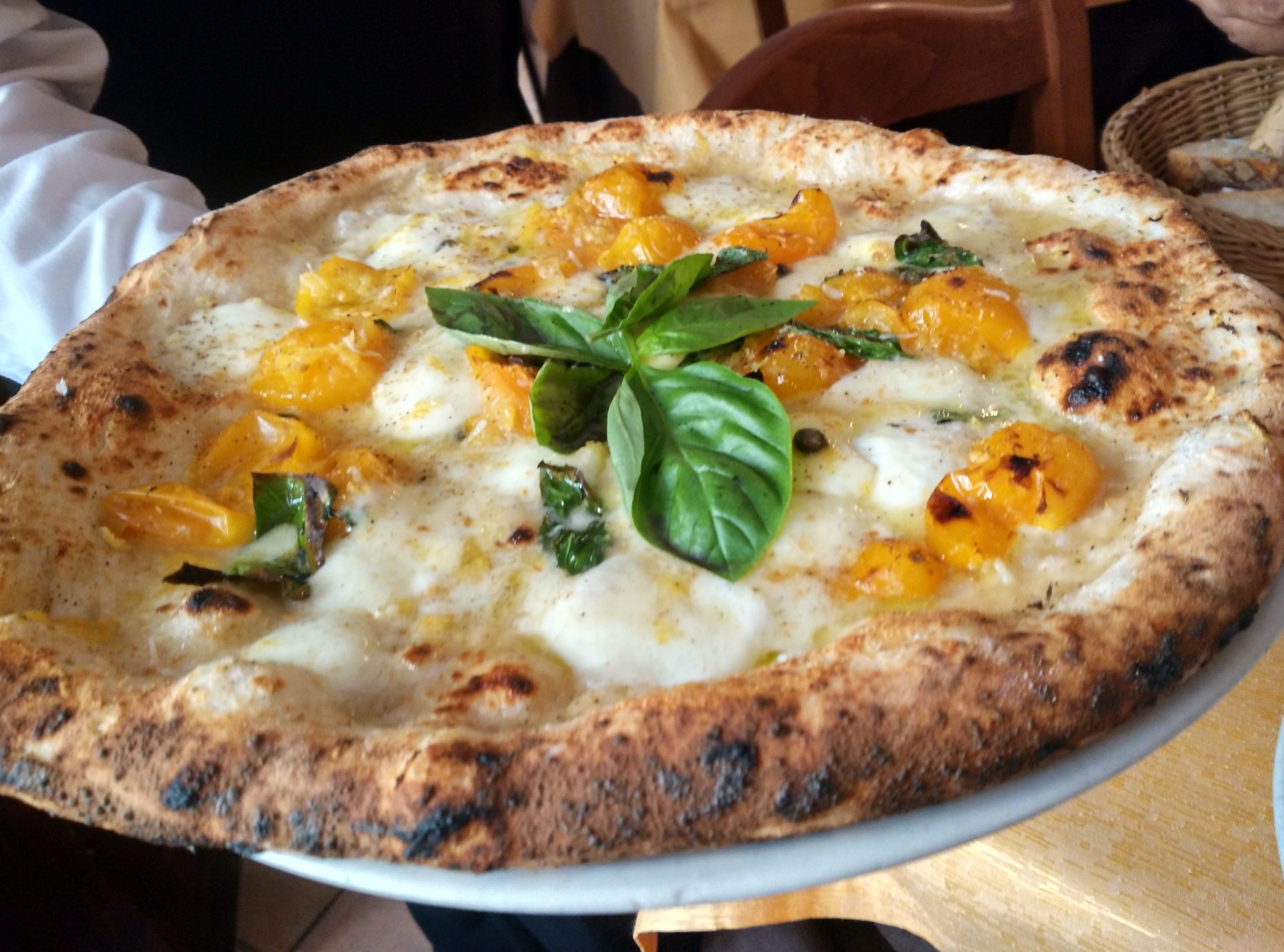 La pizza del Sabato: “Sapori e profumi d’Amalfi” di Gennaro Luciano a Port’Alba