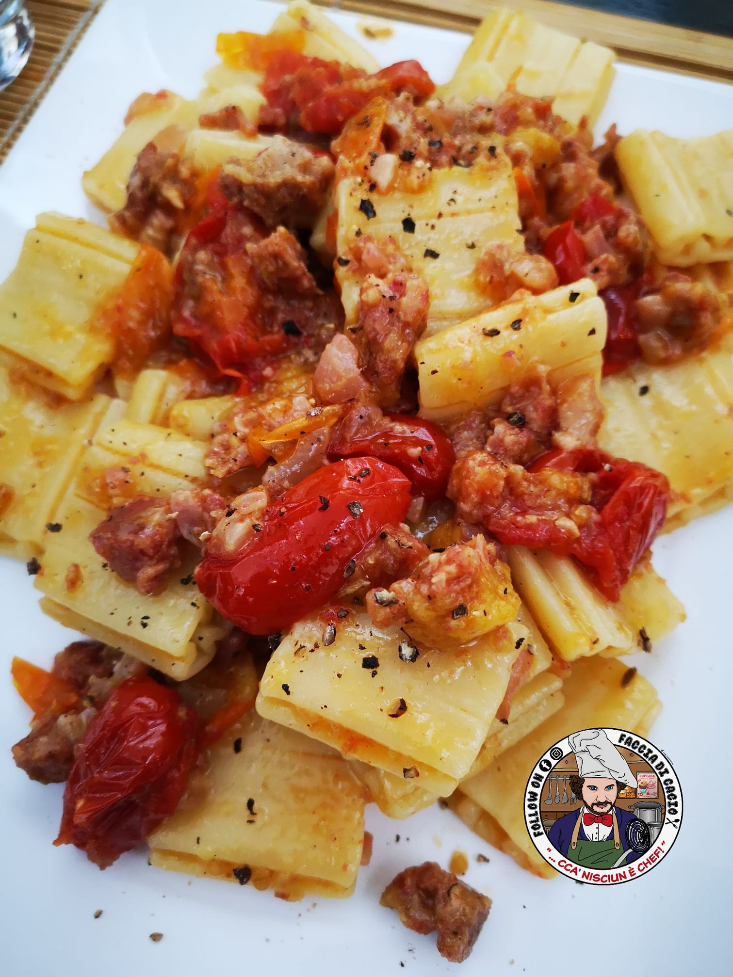 Paccheri greci al pomodorino giallo, piennolo e muzzariello con pepe nero in grani